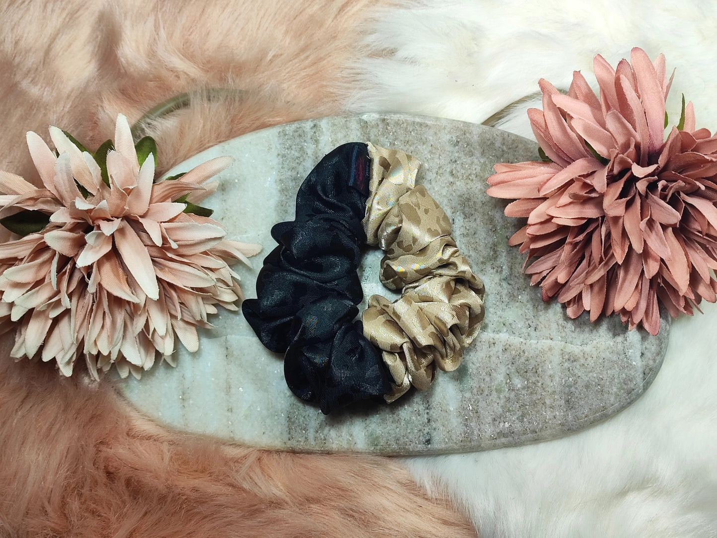 Black and Champagner Glow - Scrunchie Medium