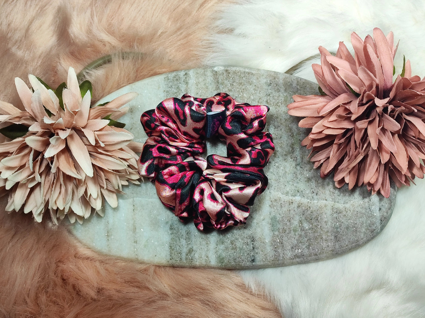 Wild Pink - Scrunchie Medium