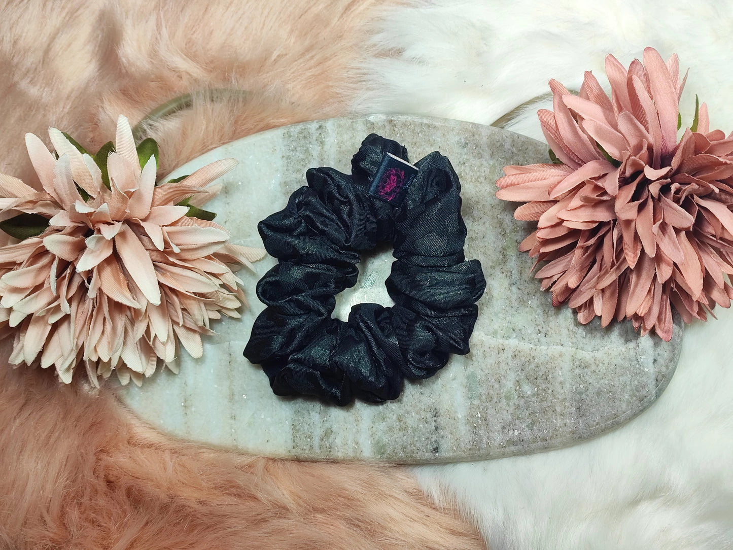 Black Glow - Scrunchie Medium