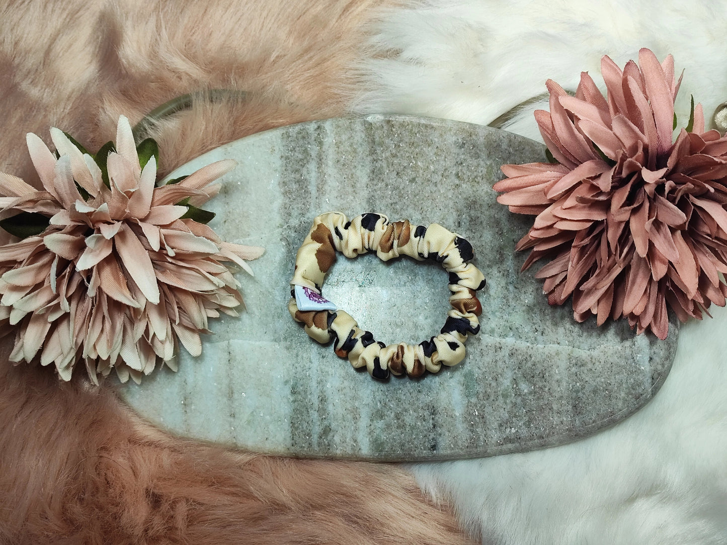 Sandy Leo Motion and Ocean Scrunchie Small