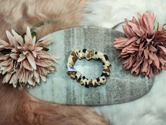 Yvoshandcraftworld Sandy Leo Scrunchie aus Motion und Ocean Stoff, kleine elastische Haargummis mit Leo-Muster