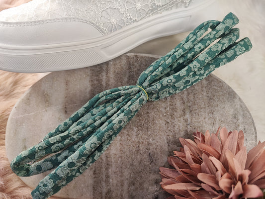 Lange grüne Evergreen Garden Schnürsenkel von Yvoshandcraftworld, aus robustem Material, für Schuhe oder Gartenaccessoires.