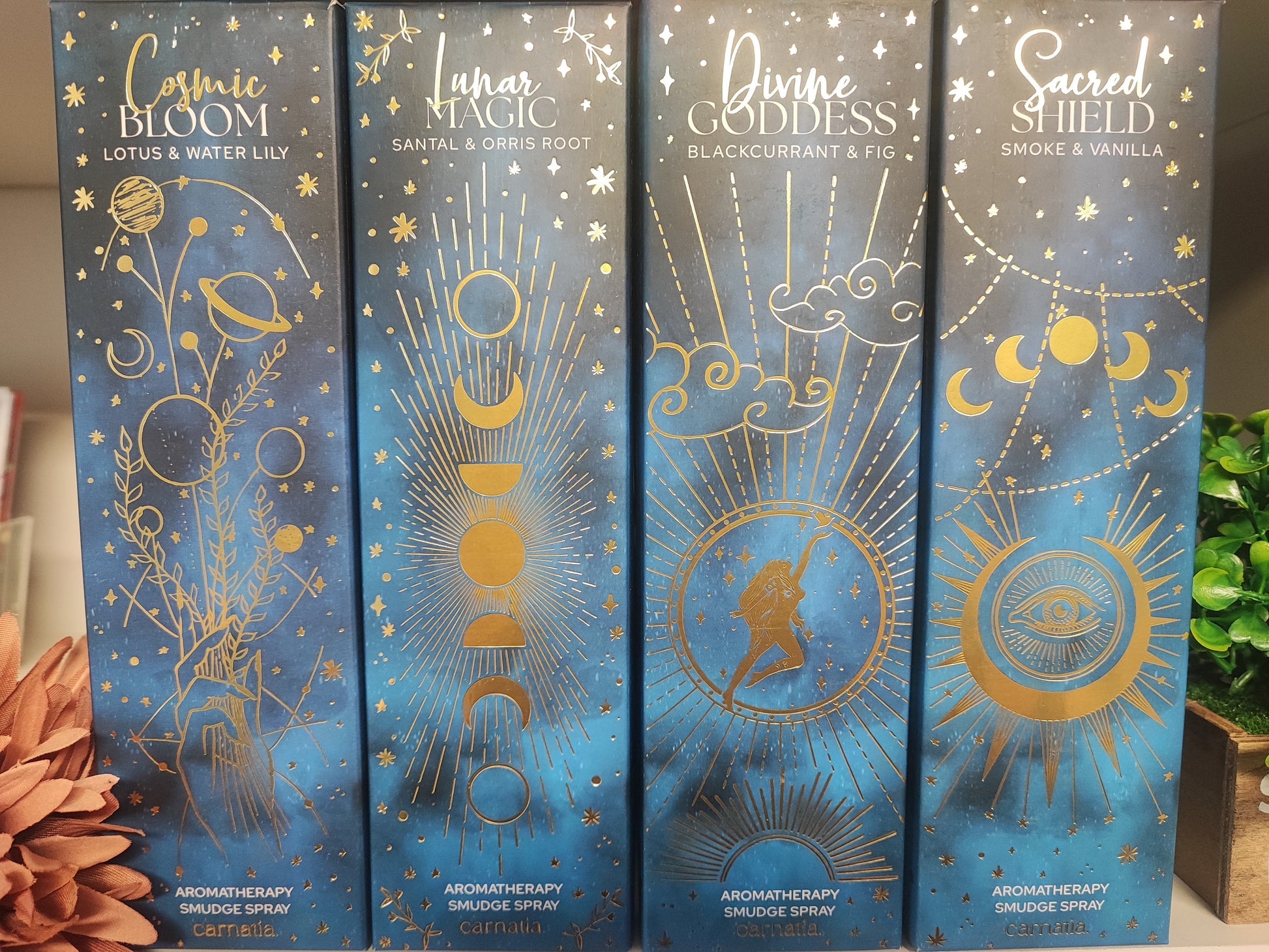Raumspray Lunar Magic von Mein Shop mit weißer Flasche und blauer Kappe, zeigt das Produkt auf weißem Hintergrund