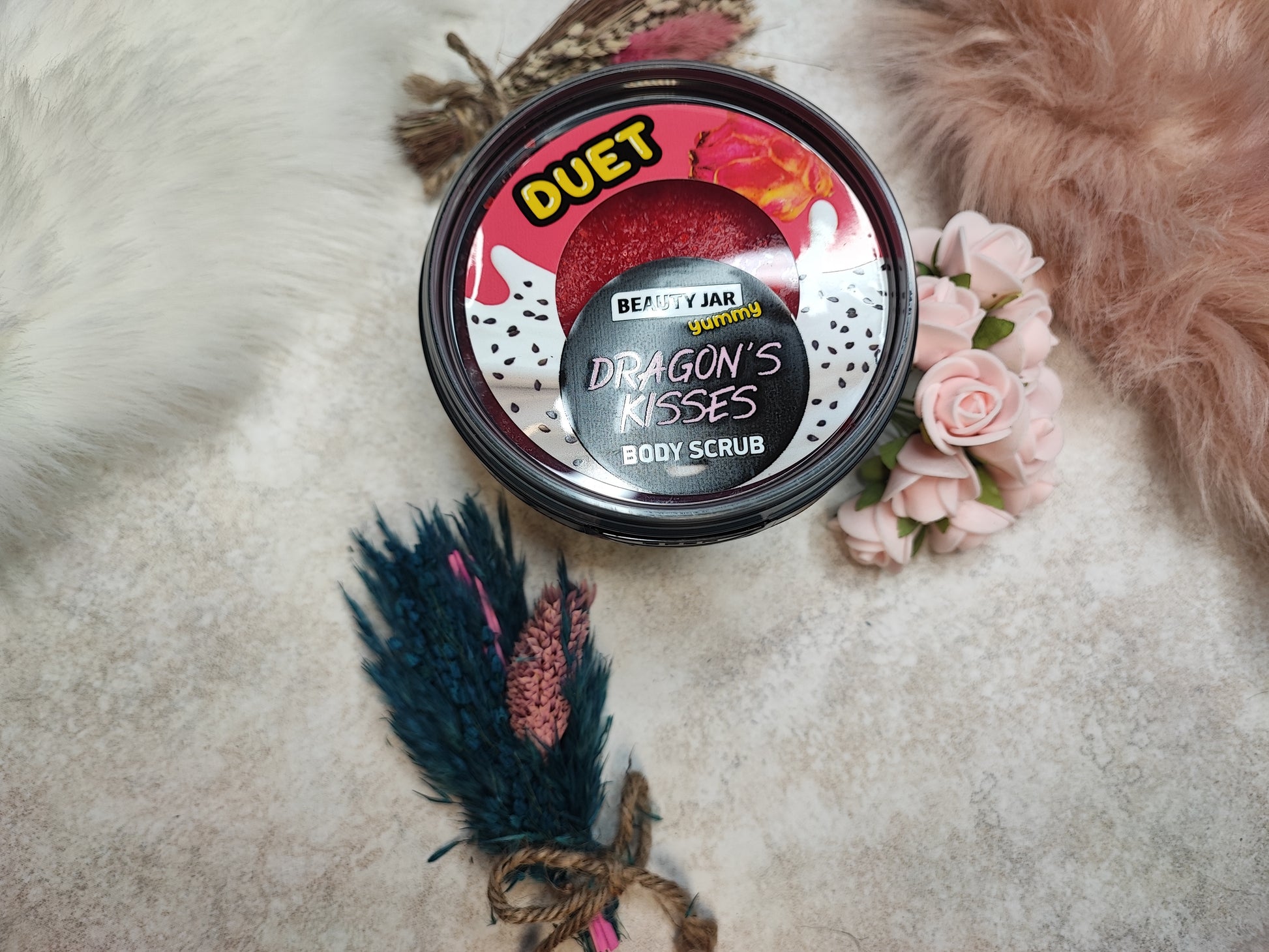 Körperpeeling Dragon's Kisses von Mein Shop mit natürlichen Inhaltsstoffen, sichtbare Peeling-Partikel und angenehmer Duft