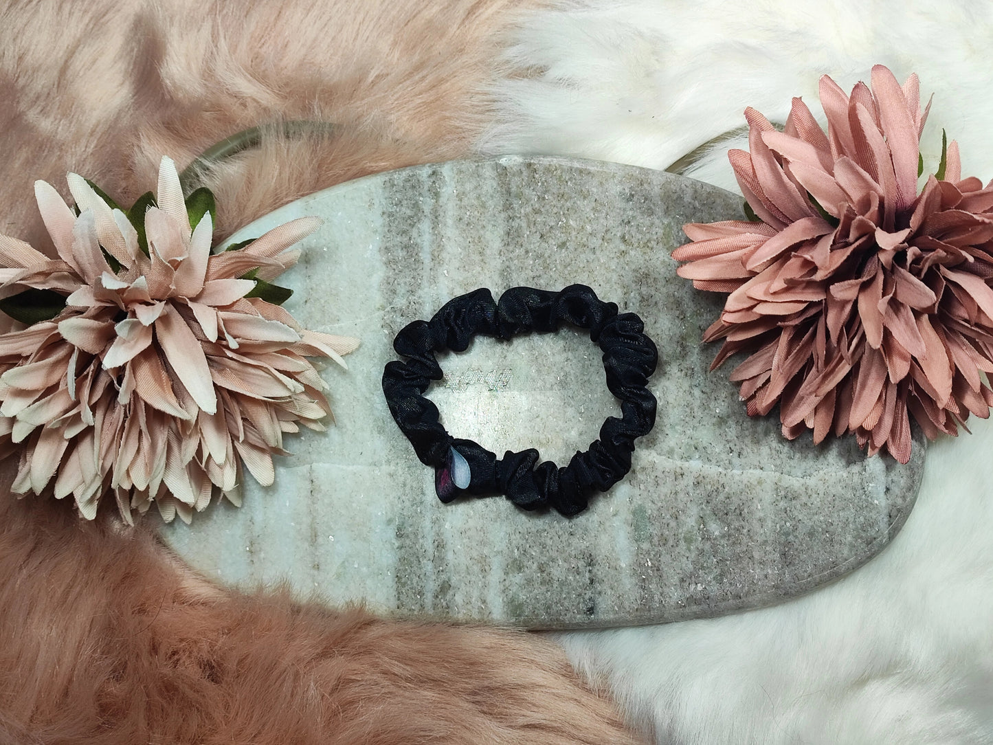 Black Glow - Scrunchie Small