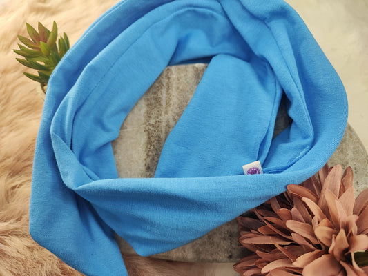 Blaues Haarband mit himmlischem Design von Yvoshandcraftworld, modisches Accessoire für Damen mit Stern- und Mondmotiven