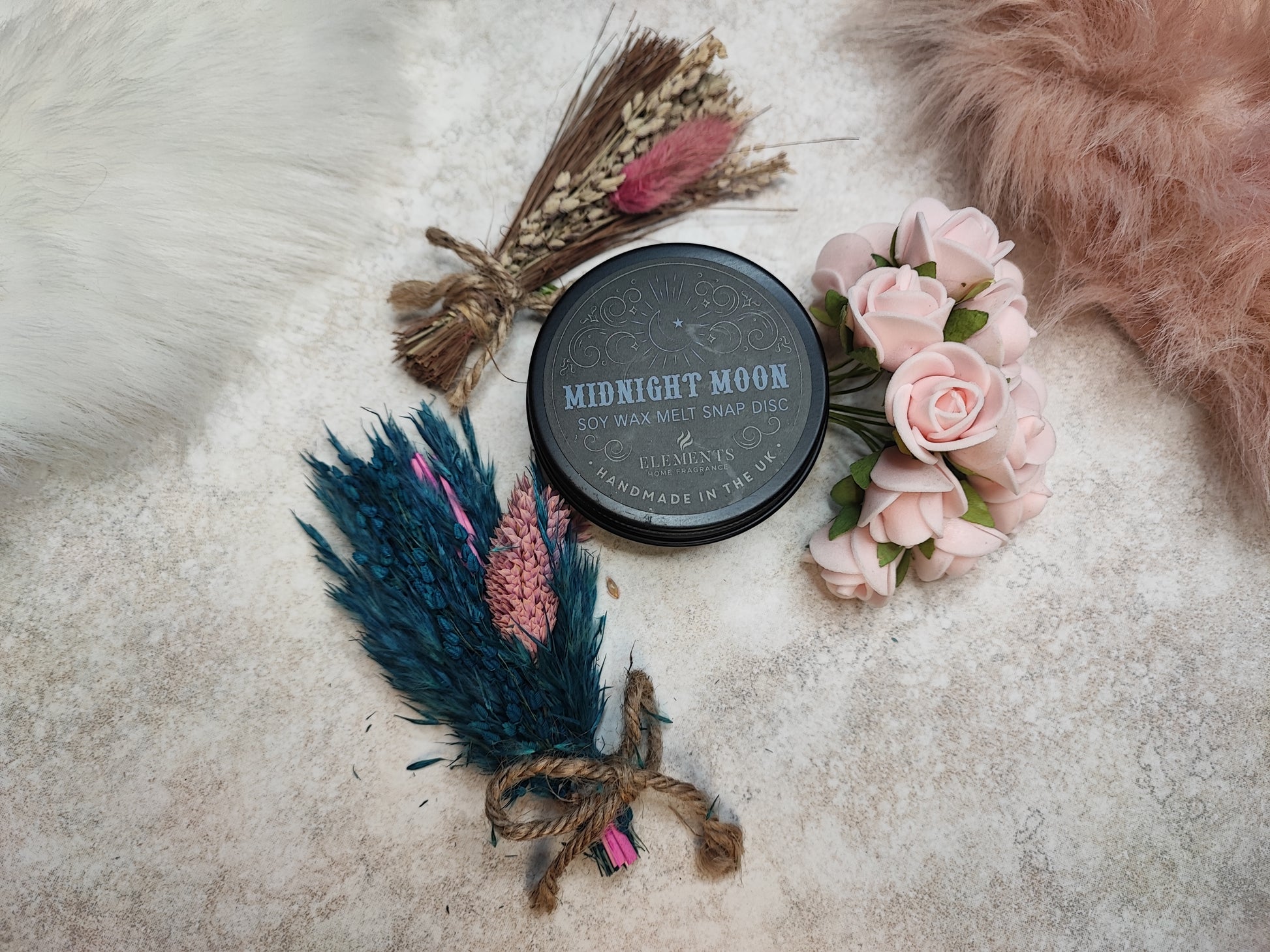 Himmlisches Sojawachs-Melts in Midnight Moon Duft, braune Wachsplatten mit Mond-Design, für Duftlampen und Aromatherapie.