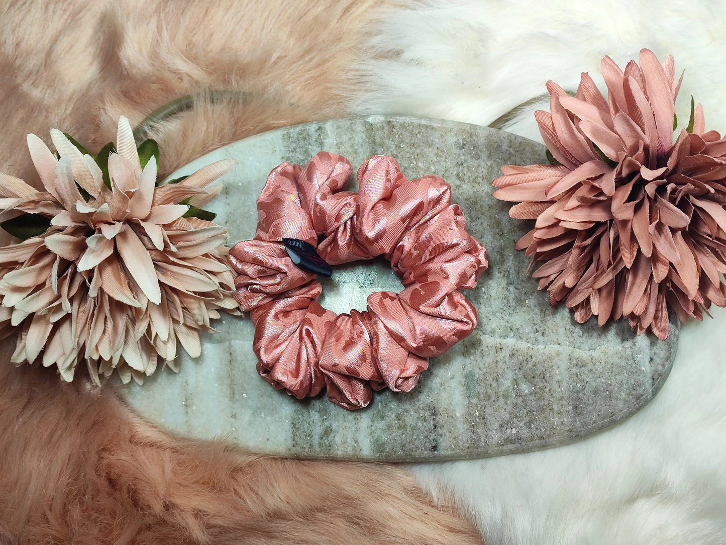 Rose Glow - Scrunchie Medium