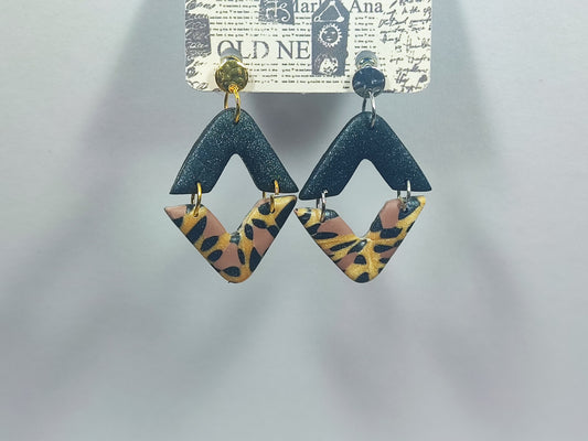 Leo and Black Ohrring