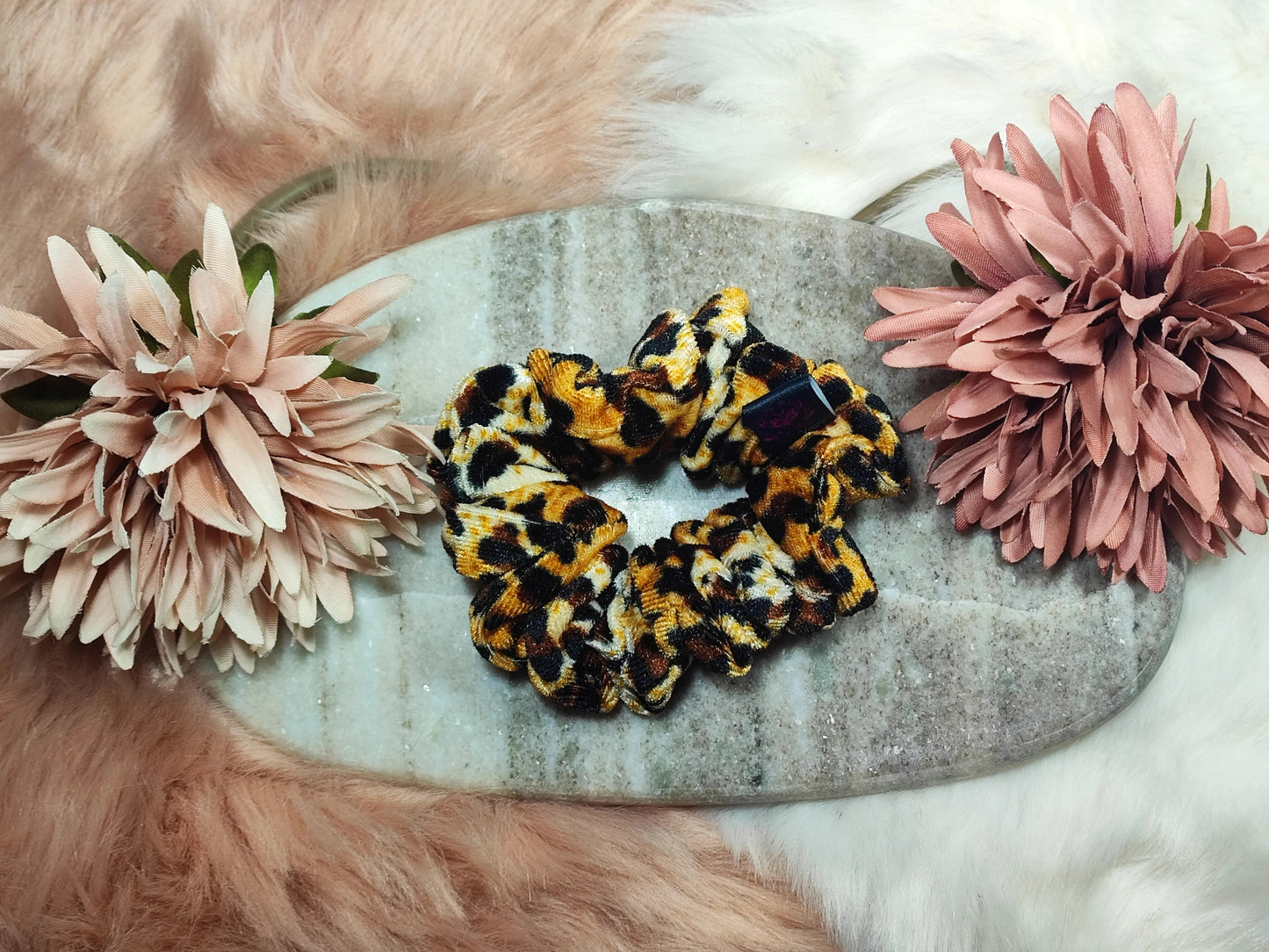 Sunset Leo - Samt Scrunchie Medium