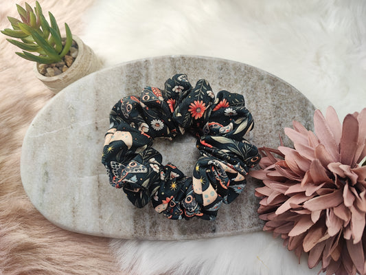 Mittlere rustikale Haarspange von Yvoshandcraftworld, weiches Textil mit verwaschenem, rustikalem Look, perfekt für Haarstyling.