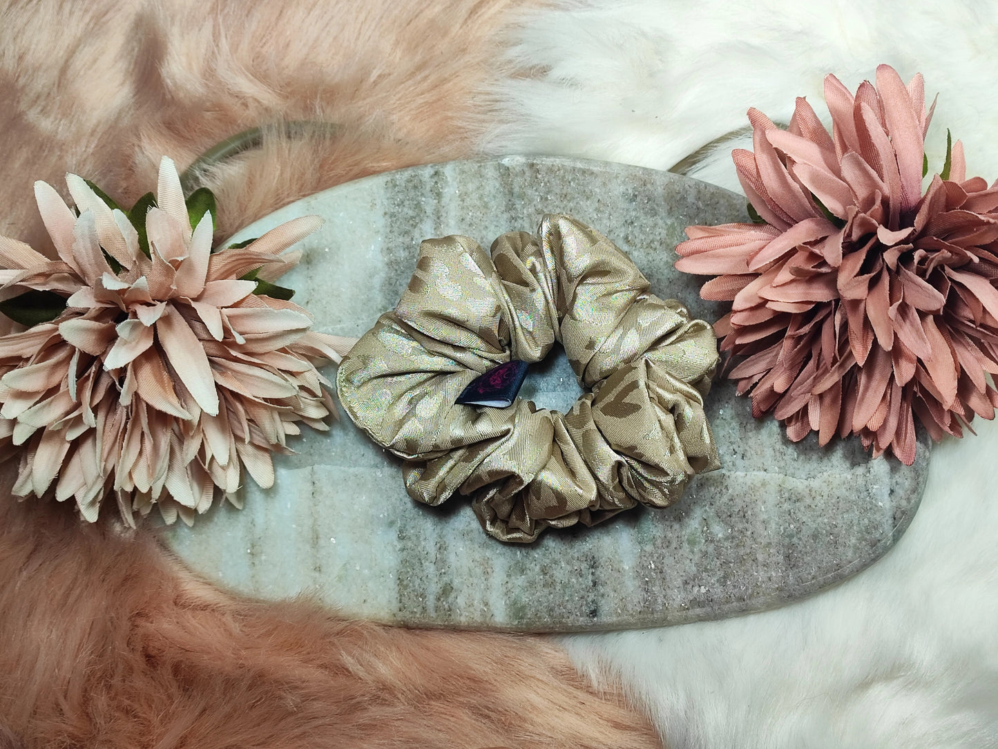 Champagne Glow - Scrunchie Medium