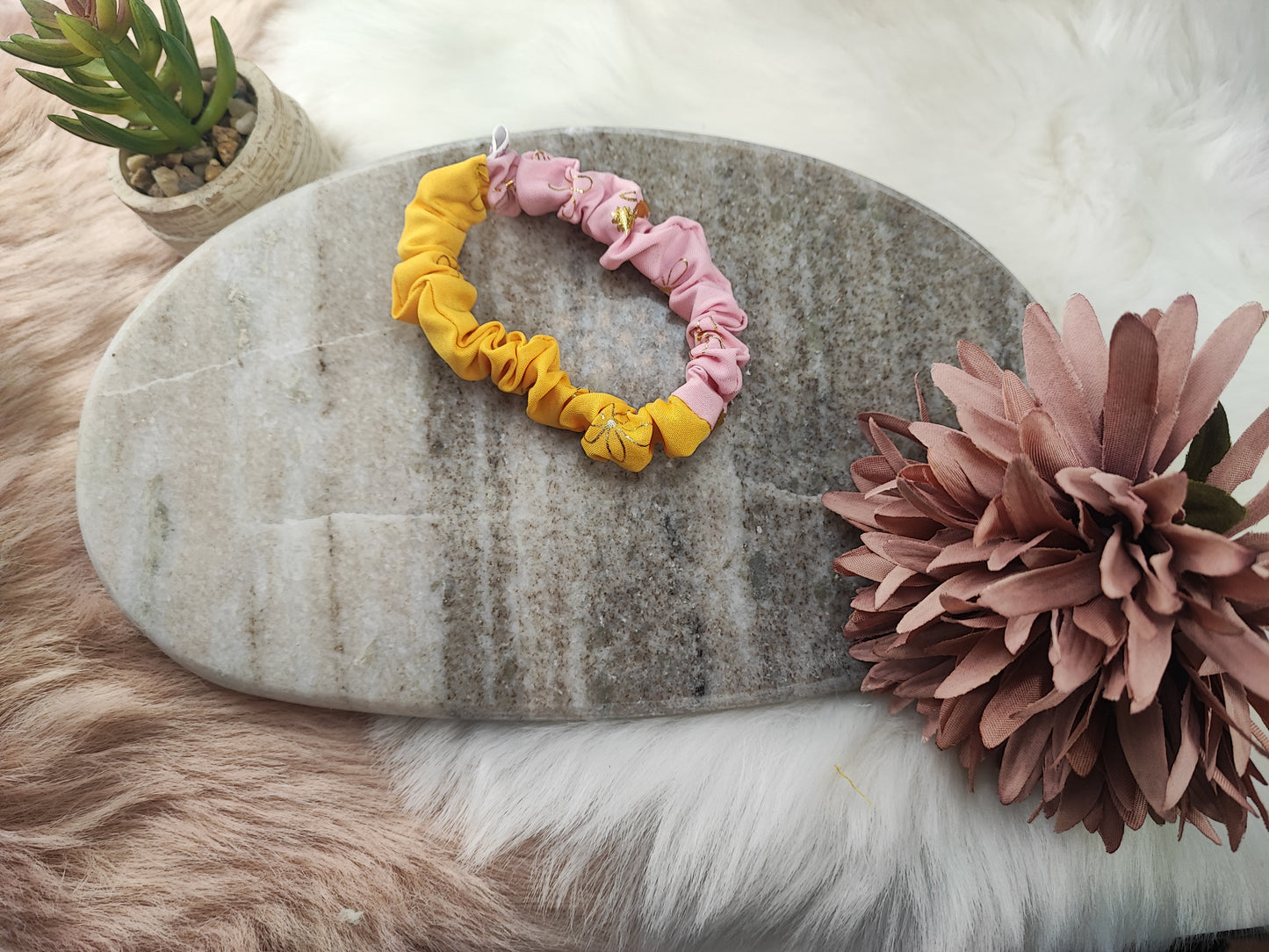 Yvoshandcraftworld Rose & Butter duo kleine Haargummi aus Stoff mit Rosen- und Buttermustern, handgefertigt, weiche Textur