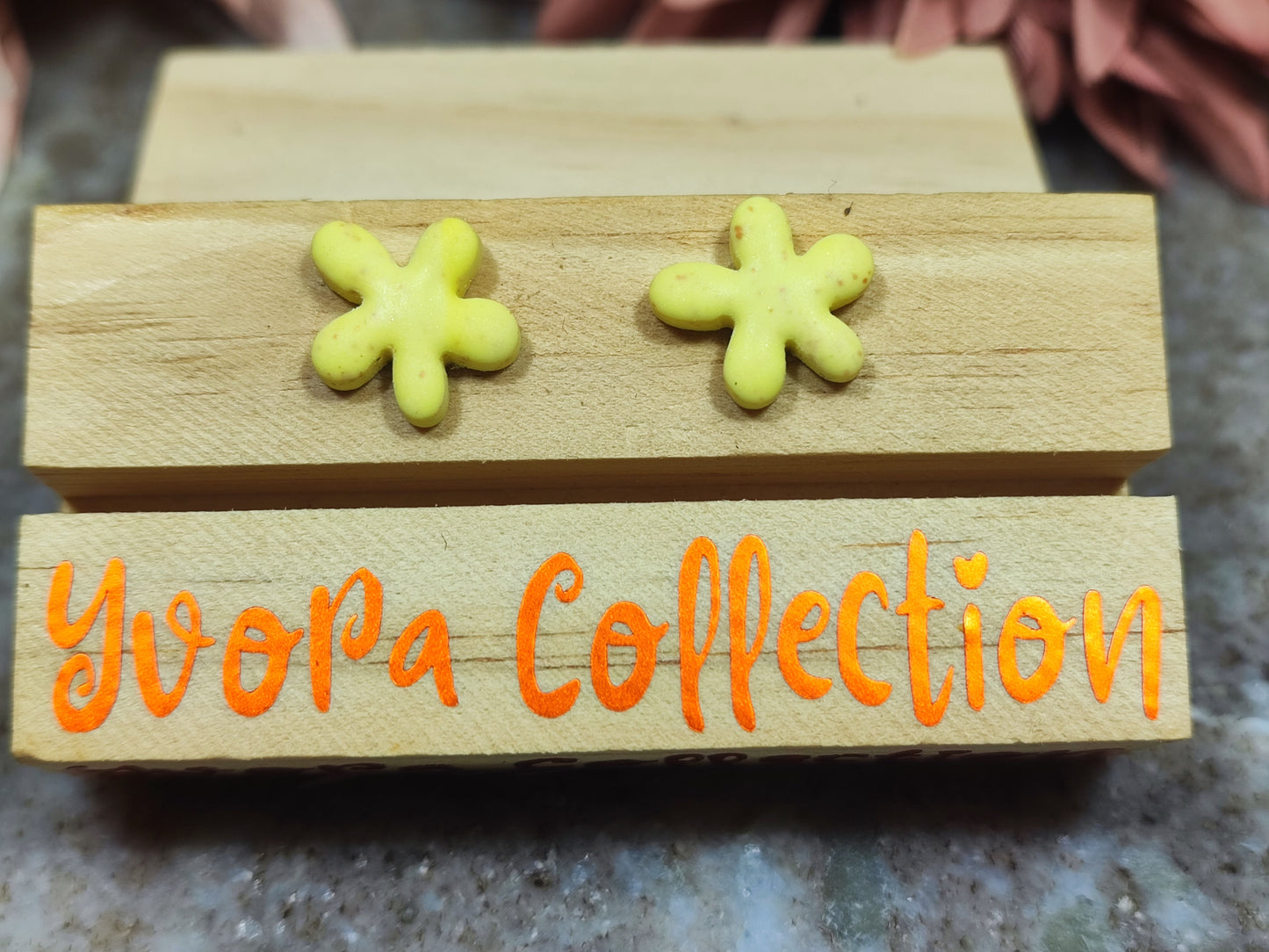 Mini Flower Butter Yellow Ohrstecker