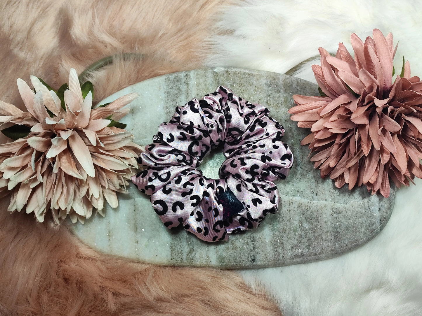Rose Leo - Scrunchie Medium