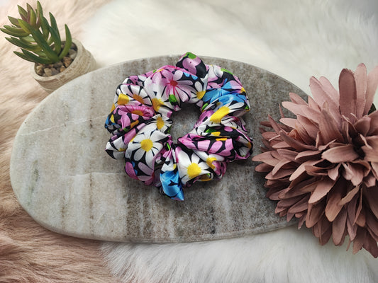 Yvoshandcraftworld Blumen-Print Scrunchie Medium mit bunten Blumenmustern, elastisch und modisch für Haare.