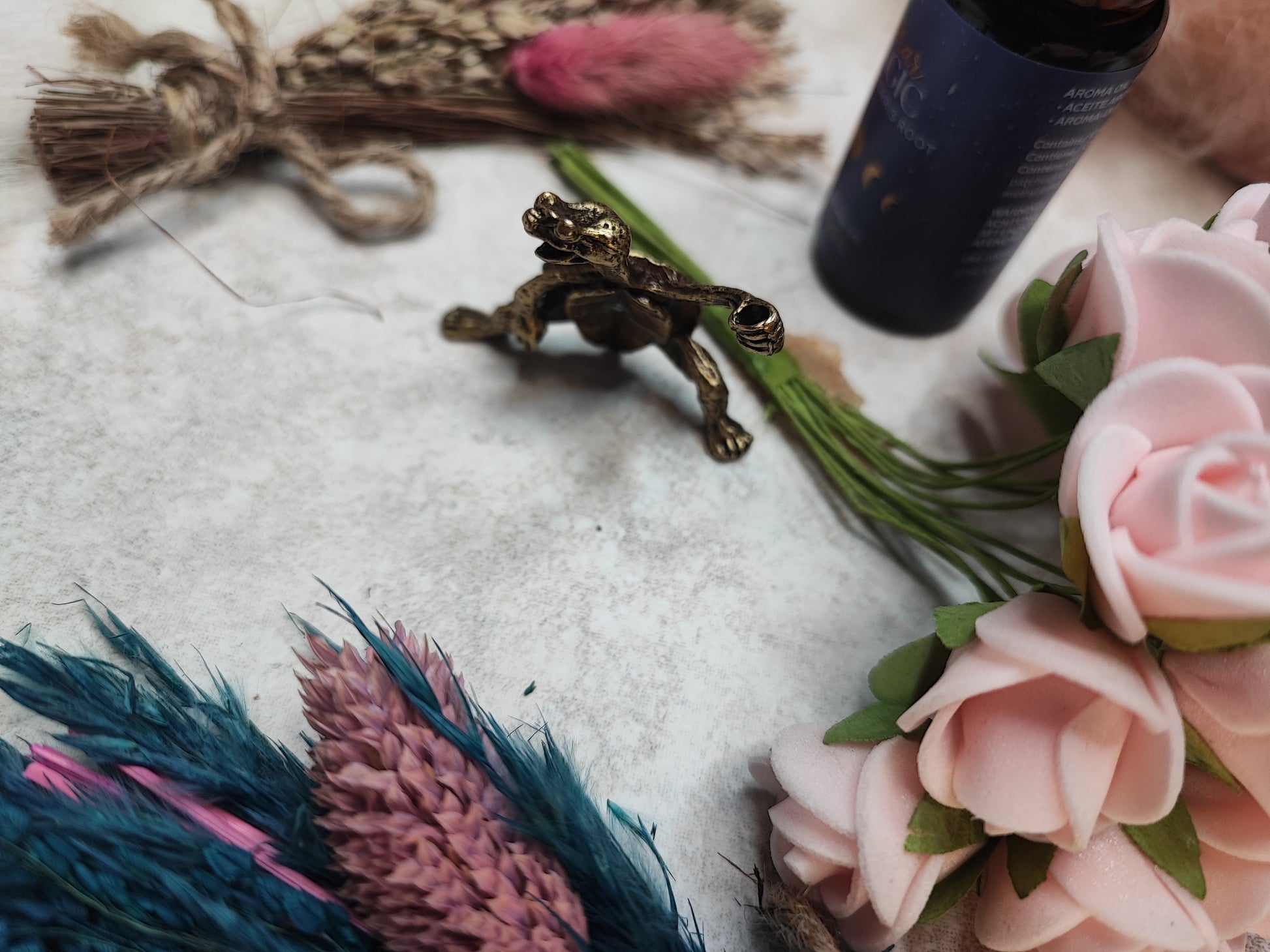 Mini Schildkröten Räucherstäbchenhalter aus Keramik, detailreiche grüne Schildkröte als dekorativer Räucherstäbchenhalter