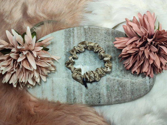 Schmuck-Scrunchie von Yvoshandcraftworld, Champagne Glow, kleine Größe, aus glänzendem Stoff mit elastischem Band, ideal für Frisuren