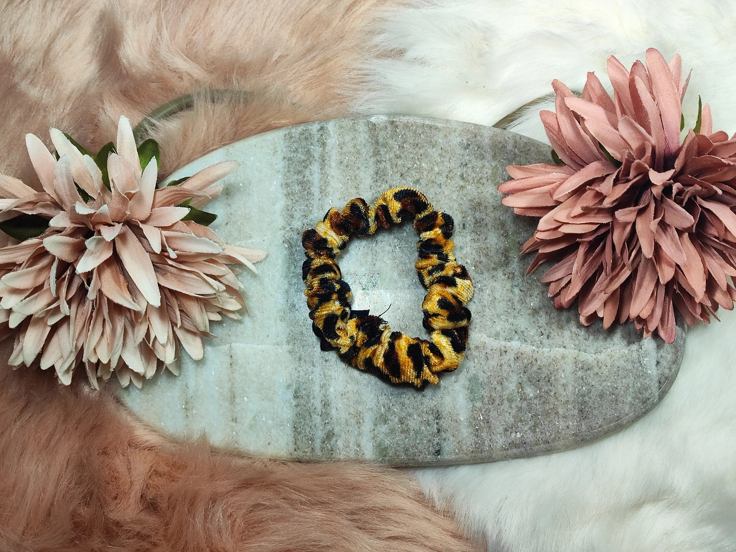 Sunset Leo  - Samt Scrunchie Small